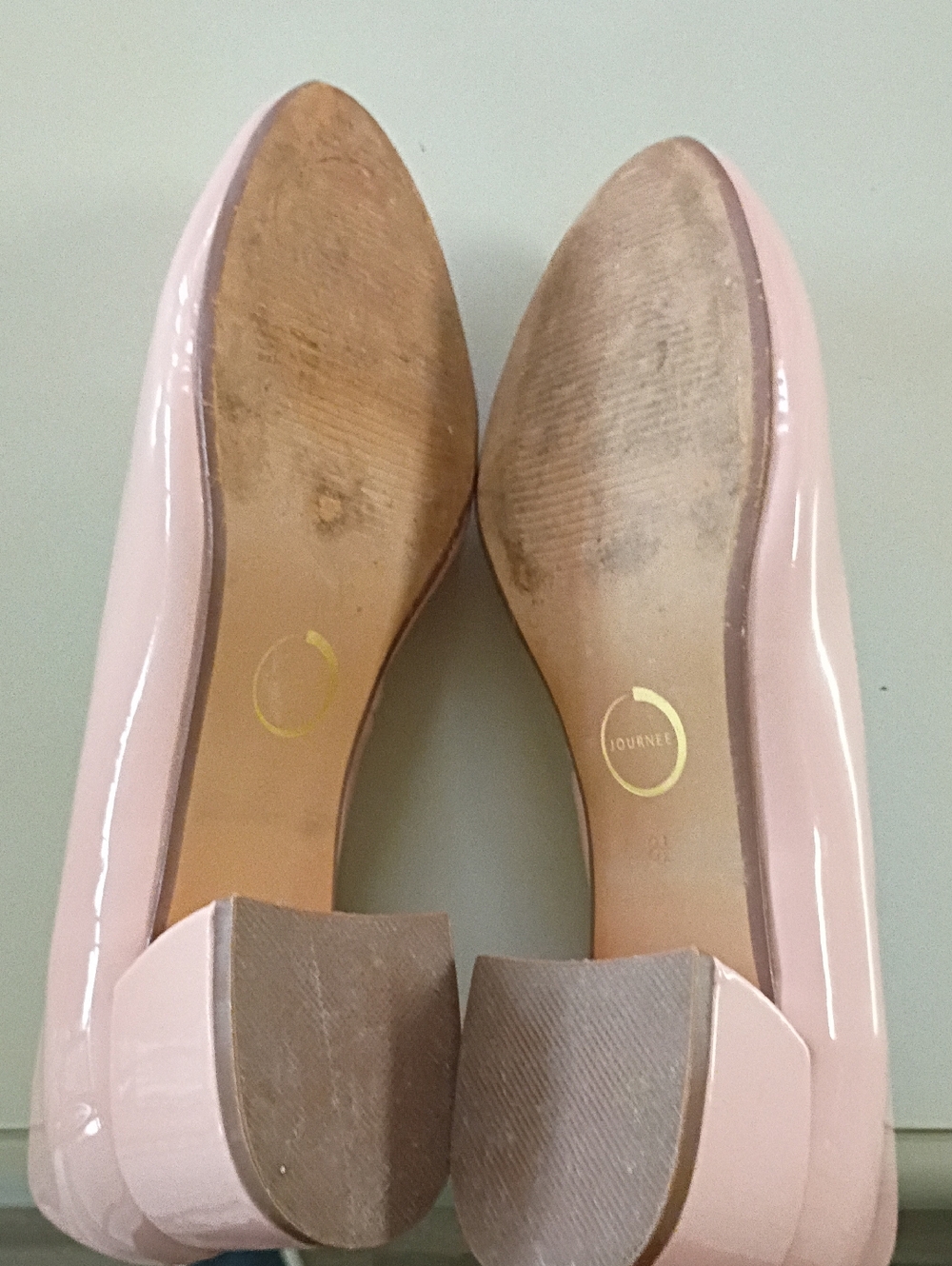 Journee Collection Pale Pink Patent Round-Toe Heels - Picture 5 of 5